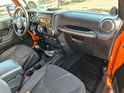 Used 2013 Jeep Wrangler Sport AWD/4WD image 30