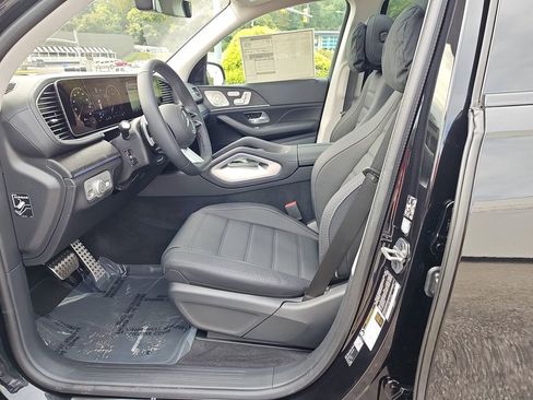 New 2026 Mercedes-Benz GLS 450 4MATIC image 16
