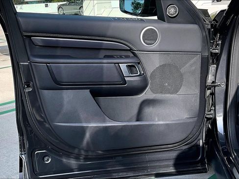 Used 2024 Land Rover Discovery Metropolitan Edition image 27