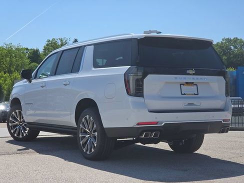 New 2026 Chevrolet Suburban High Country AWD/4WD image 17