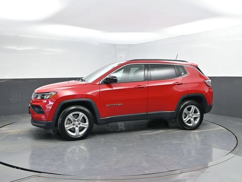 Used 2024 Jeep Compass Latitude AWD/4WD image 4