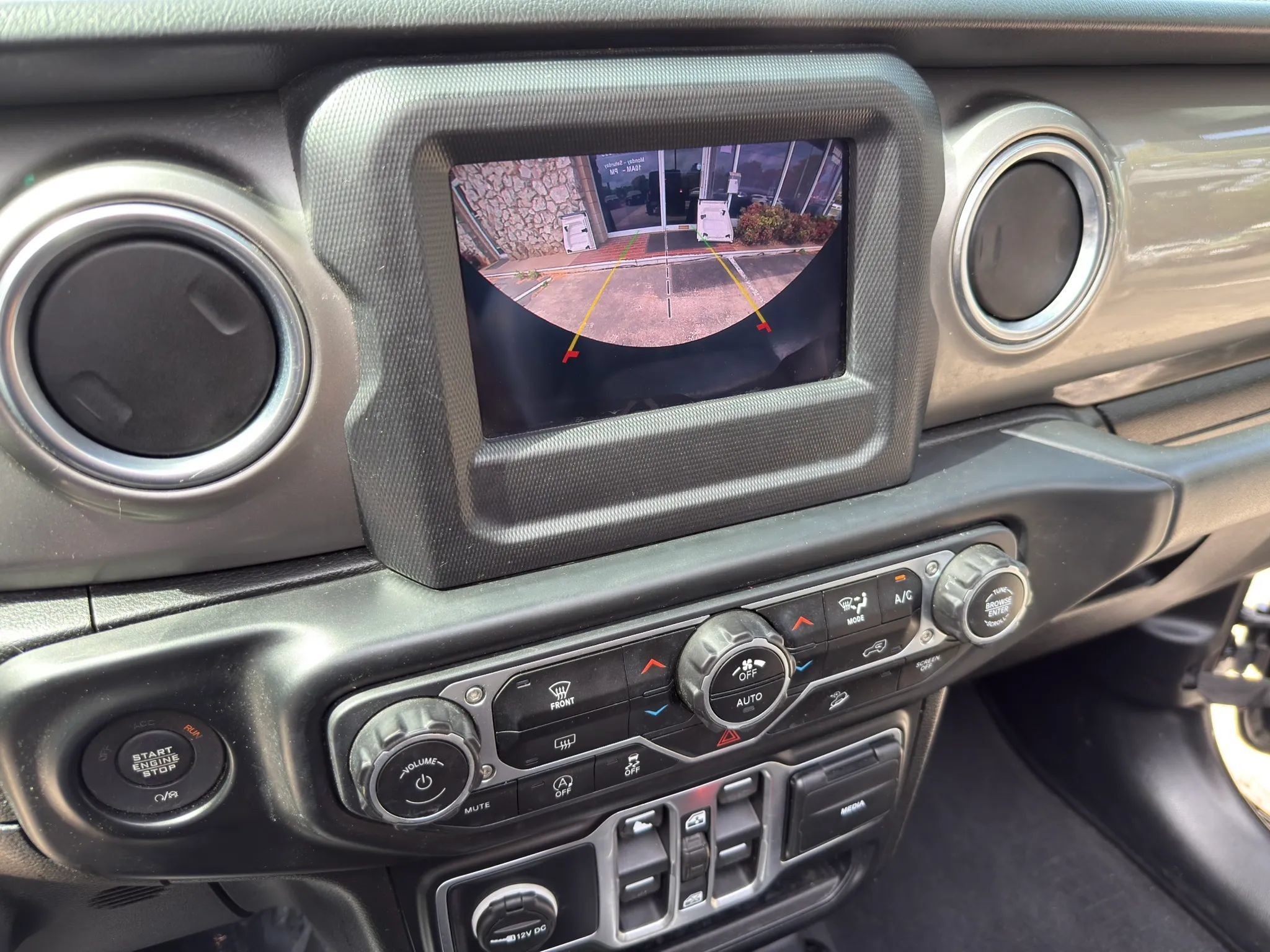 Used 2020 Jeep Wrangler Unlimited Sahara AWD/4WD image 33