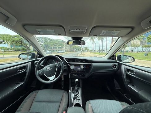 Used 2018 Toyota Corolla LE FWD image 16