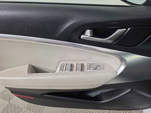 Used 2020 Genesis G70 2.0T image 25