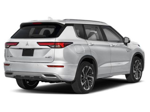 Used 2025 Mitsubishi Outlander 4WD Plug-In Hybrid image 2