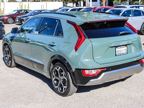 Used 2023 Kia Niro EX Touring image 7