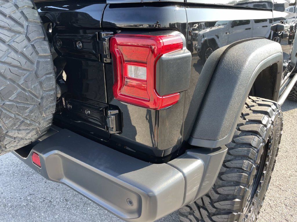 Used 2018 Jeep Wrangler Unlimited Sahara AWD/4WD image 24