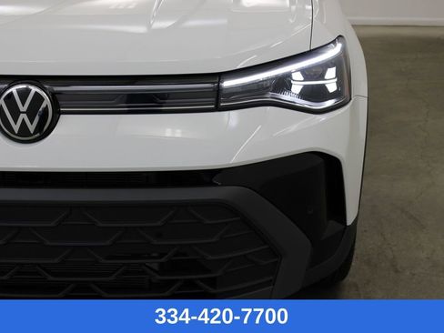 New 2026 Volkswagen Taos SE image 7