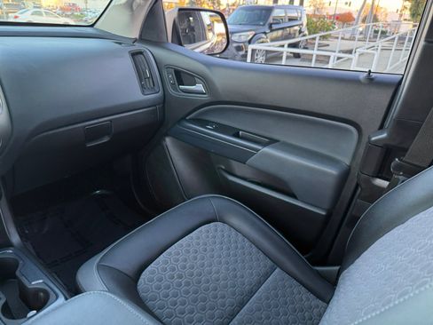 Used 2017 Chevrolet Colorado Z71 image 16