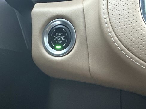 Certified 2022 Chevrolet Suburban Premier image 29