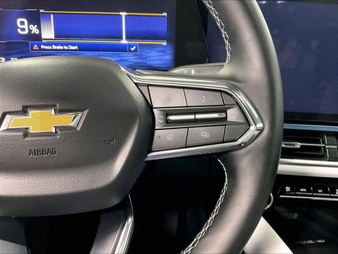 Used 2025 Chevrolet Equinox EV LT image 23