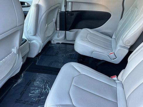 Used 2021 Chrysler Voyager Lxi image 25