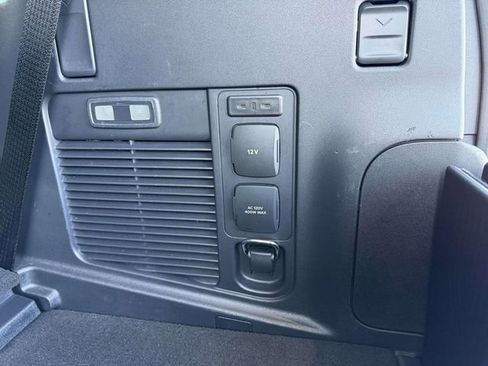 Used 2025 Ford Expedition Platinum image 7