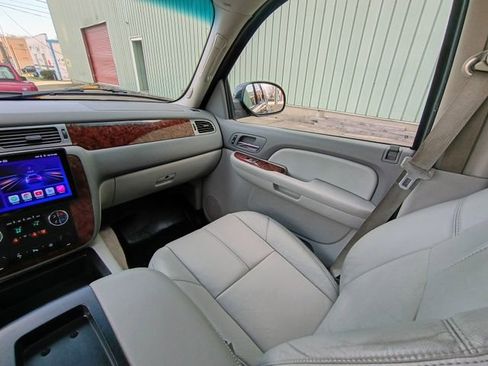 Used 2007 Chevrolet Suburban 2500 LT w/ LT Preferred Equipment Group image 38
