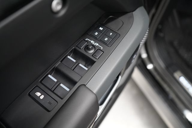 Used 2024 Land Rover Defender 110 X-Dynamic SE AWD/4WD image 10