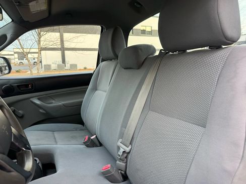 Used 2014 Toyota Tacoma 2WD Regular Cab image 16