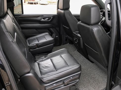 Used 2022 Chevrolet Suburban Z71 w/ Luxury Package AWD/4WD image 38
