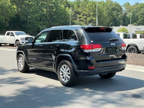 Used 2021 Jeep Grand Cherokee Laredo RWD image 3
