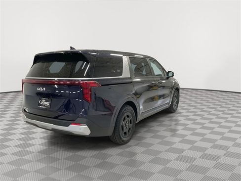 Used 2025 Kia Carnival image 10