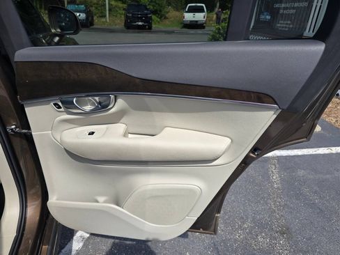 Used 2017 Volvo XC90 T6 Momentum w/ Vision Package AWD/4WD image 16