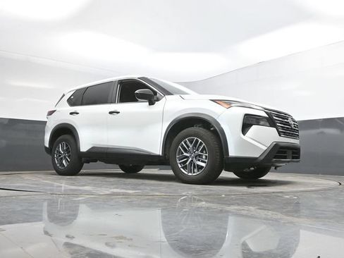 Used 2024 Nissan Rogue S AWD/4WD image 49