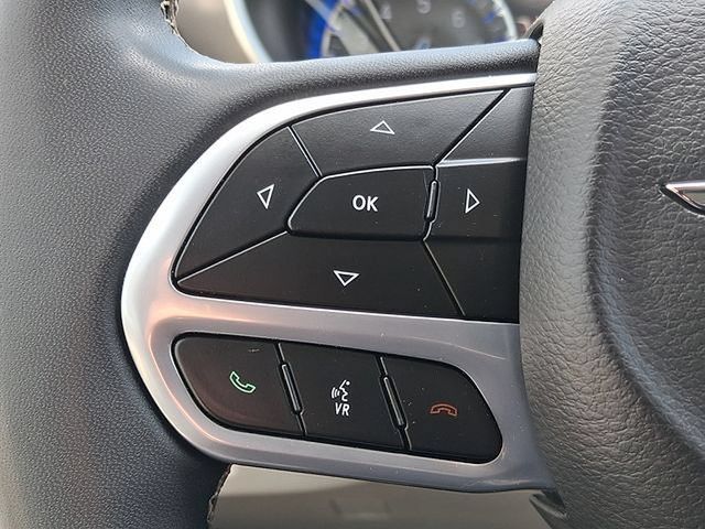 Used 2024 Chrysler Pacifica Touring-L FWD image 22