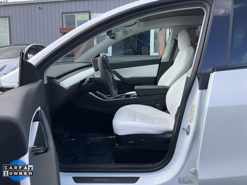 Used 2021 Tesla Model Y Long Range image 14