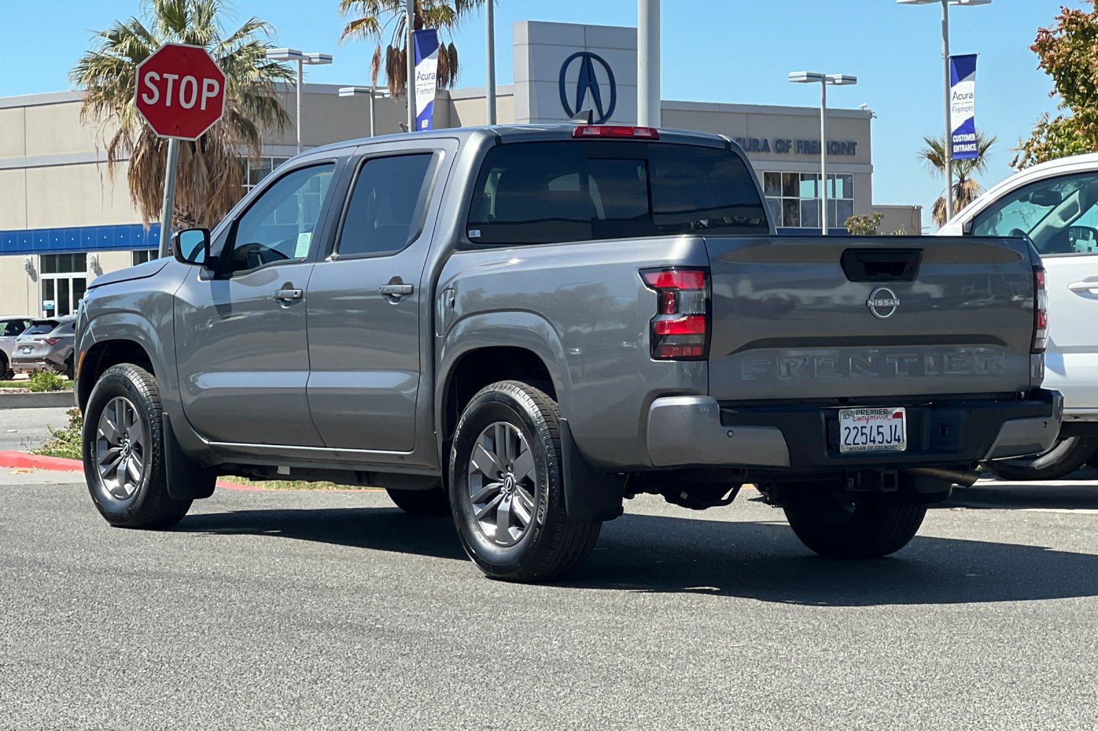 Certified 2025 Nissan Frontier SV w/ Tow Package RWD image 6