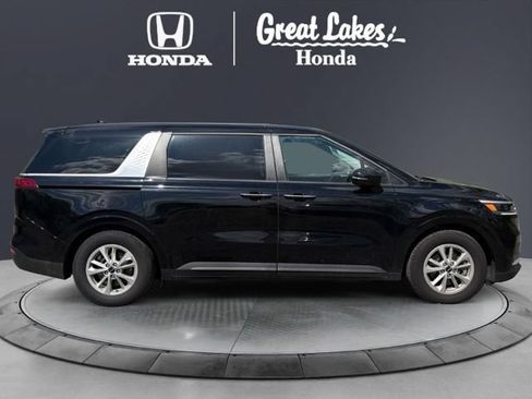 Used 2024 Kia Carnival LX FWD image 7