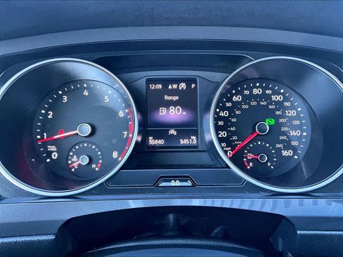 Used 2021 Volkswagen Tiguan SE w/ Panoramic Sunroof Package image 25