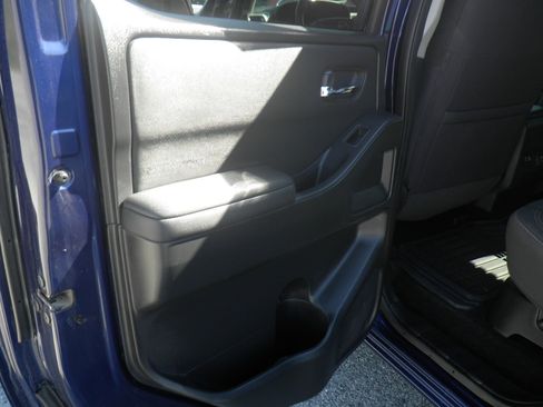 Used 2022 Nissan Frontier SV image 17