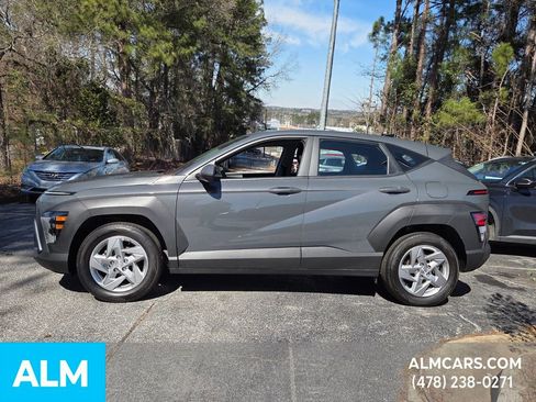 Used 2025 Hyundai Kona SE image 2