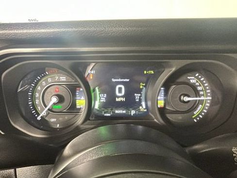 Used 2024 Jeep Wrangler Unlimited AWD/4WD image 16