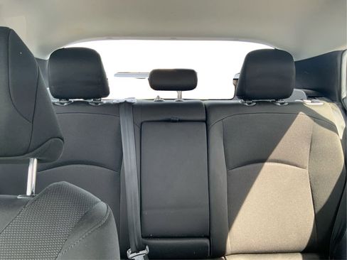 Used 2019 Toyota Prius L Eco w/ Carpet Mat Package image 15