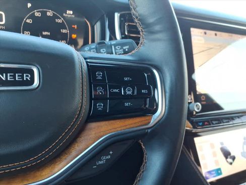 Used 2022 Jeep Grand Wagoneer Series III image 23