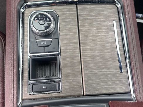 Used 2024 Ford Expedition Limited image 18