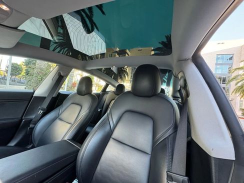 Used 2022 Tesla Model 3 Standard Range image 7