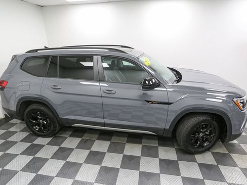 Certified 2025 Volkswagen Atlas Peak Edition SE AWD/4WD image 6