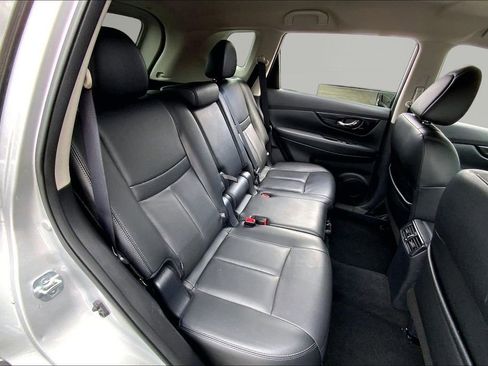 Used 2018 Nissan Rogue SL image 17