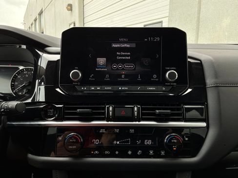 Used 2025 Nissan Pathfinder SV FWD image 27