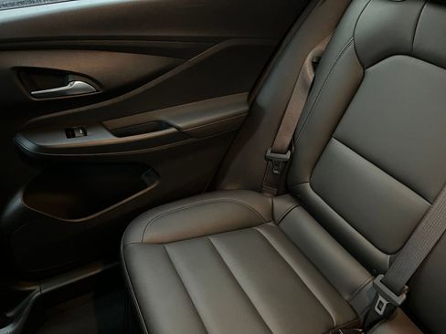 Used 2025 Buick Envista Sport Touring image 37