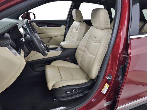 Used 2017 Cadillac XT5 Luxury w/ Driver Awareness Package AWD/4WD image 16