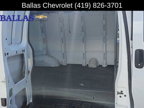 Used 2018 Chevrolet Express 2500 w/ Driver Convenience Package RWD image 27