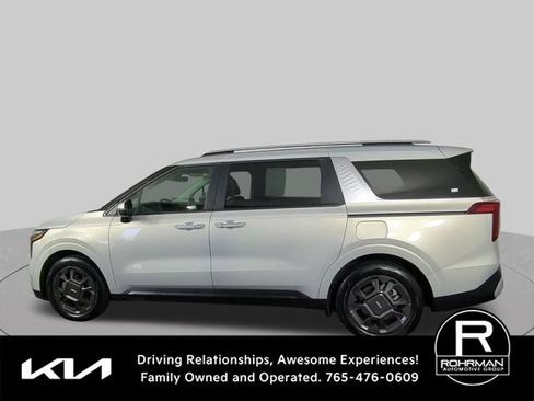 Used 2025 Kia Carnival EX FWD image 5