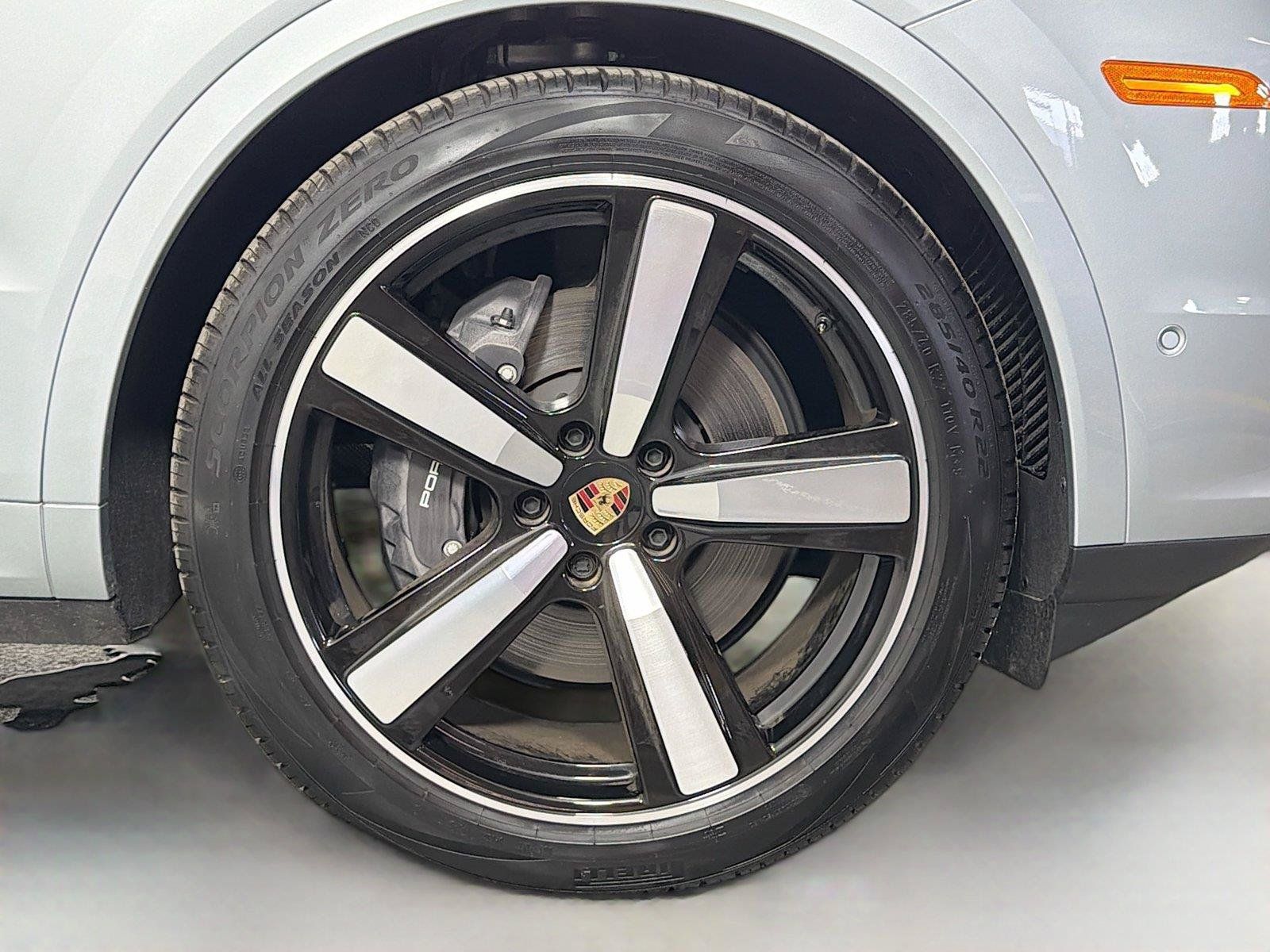 Certified 2025 Porsche Cayenne Coupe AWD/4WD image 14