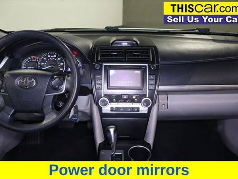 Used 2014 Toyota Camry LE image 14