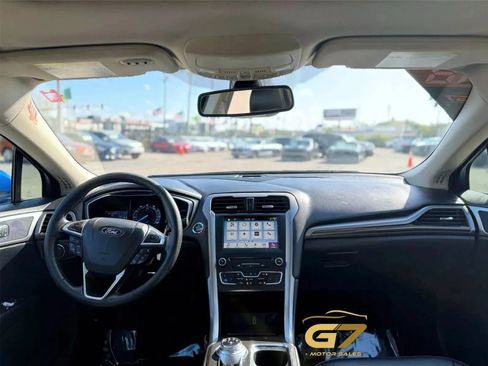 Used 2018 Ford Fusion SE w/ Fusion SE Technology Package FWD image 15
