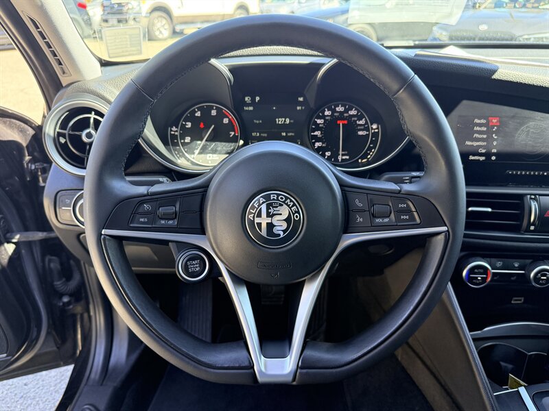 Used 2018 Alfa Romeo Giulia AWD image 11