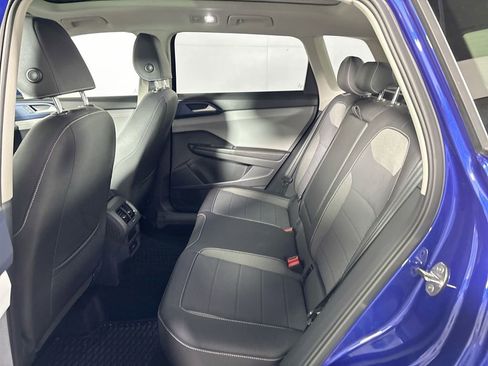 Certified 2024 Volkswagen Taos SE w/ Panoramic Sunroof Package image 20