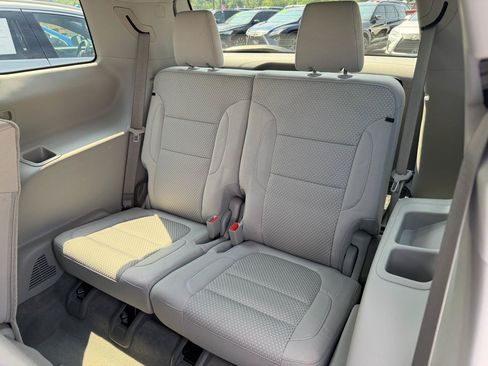 Used 2023 GMC Acadia SLE w/ Driver Convenience Package AWD/4WD image 17